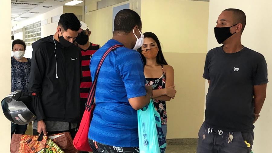 Circulação no Hospital Ronaldo Gazolla, no Acari, unidade de referência para pacientes com a covid-19 no Rio - Herculano Barreto Filho/UOL