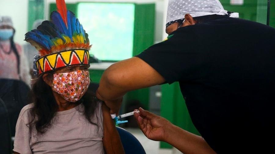Vacinação de indígenas da aldeia Umuriaçu, próximo a Tabatinga, Amazonas - Marcelo Camargo/Agência Brasil