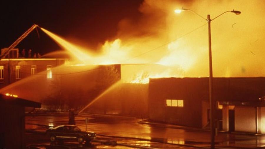 Incêndio no Everett Community College, na cidade de Cascade Hall, nos Estados Unidos, em 16 de fevereiro de 1987  - Reprodução/Everett Community College