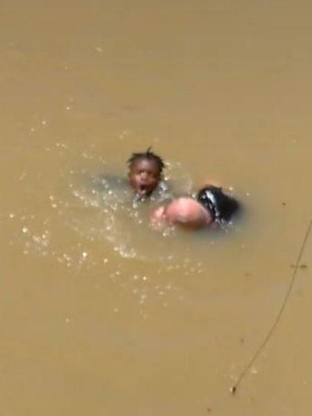 Foi o segundo resgate do senegalês em menos de um ano no mesmo rio - Reprodução/TikTok