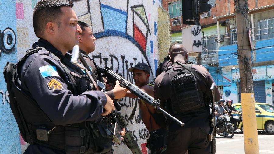 Operação policial na favela do Jacarezinho, na Zona Norte do Rio - JOSE LUCENA/ESTADÃO CONTEÚDO