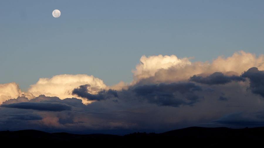 Lua vista durante o dia - Reprodução / Wikimedia Commons