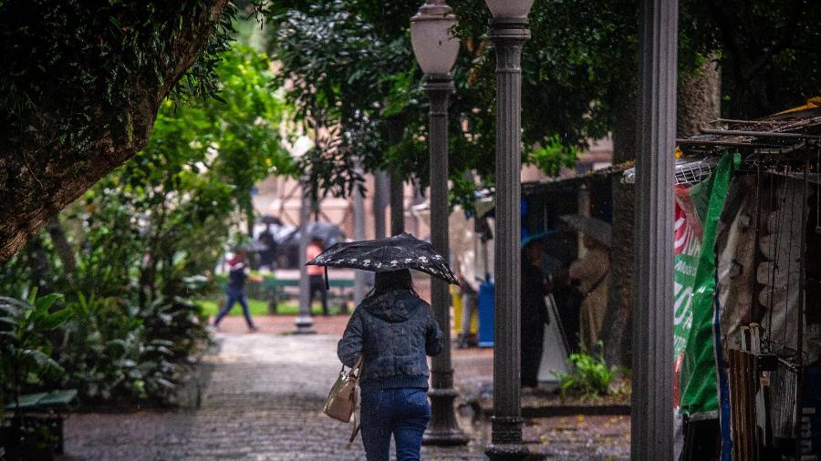 Movimentação de pessoas no centro histórico de Porto Alegre (RS) - Evandro Leal/Estadão Conteúdo