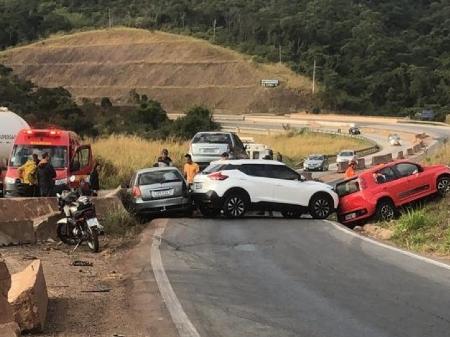 Acidente na BR-381 envolvendo múltiplos carros, na região da Grande BH, em Minas Gerais, no ano passado - Reprodução/x/Novabr381bhvt