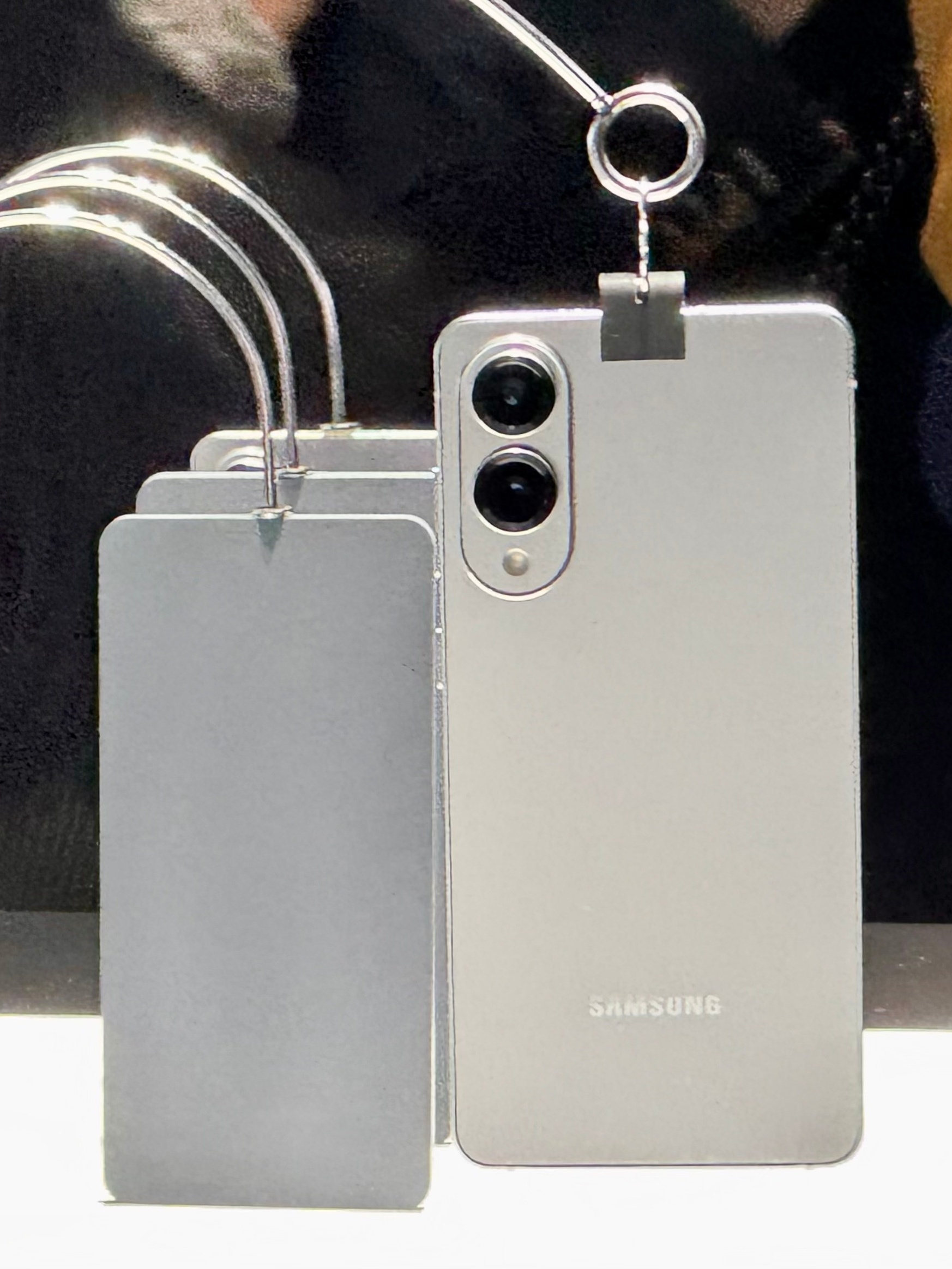 Galaxy S25 Edge: conheça o novo celular utrafino de titânio da Samsung