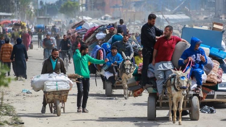 19.mar.2025 - Palestinos deixam Beit Hanun, no norte da Faixa de Gaza, após Israel ordenar a evacuação da área 19.mar.2025 - Palestinos deixam Beit Hanun, no norte da Faixa de Gaza, após Israel ordenar a evacuação da área