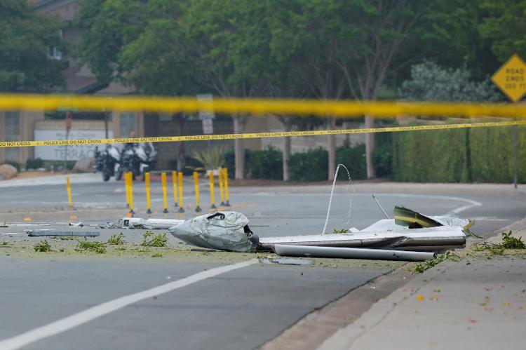 22.mai.2025 - Foto mostra partes do avião de pequeno porte que caiu em uma área residencial de San Diego, na California (EUA) 22.mai.2025 - Foto mostra partes do avião de pequeno porte que caiu em uma área residencial de San Diego, na California (EUA)