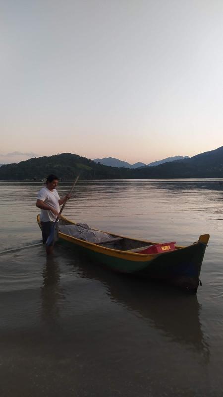 Eder trabalha como gerente de uma pousada na Ilha do Araújo Eder trabalha como gerente de uma pousada na Ilha do Araújo