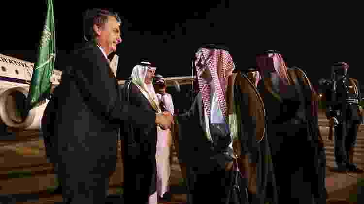 Bolsonaro é recebido pelo governador de Riade, príncipe Faisal bin Bandar Al Saud - José Dias/PR