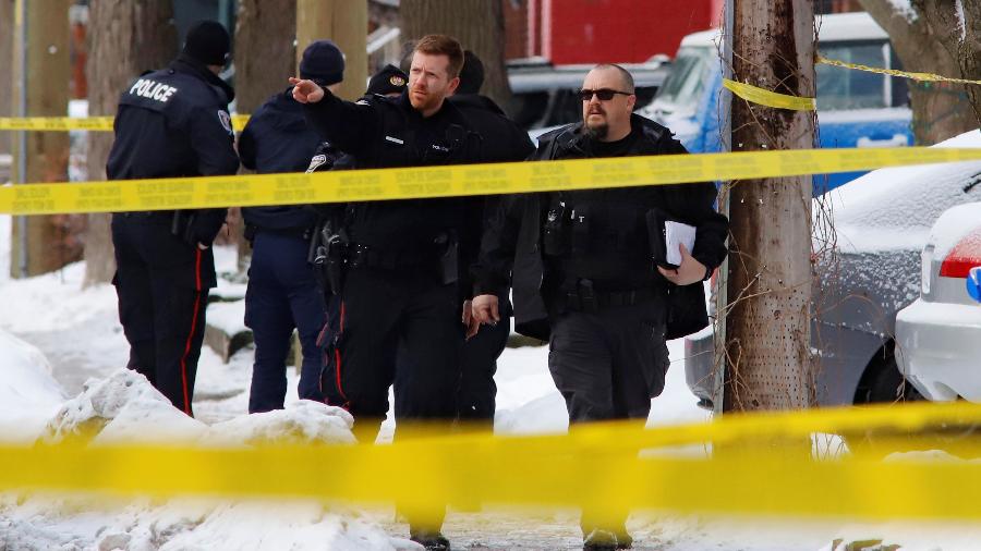 08.jan.2020 - Polícia trabalha em área perto do parlamento candadenso onde um tiroteio hoje deixou um morto e 3 feridos em Ottawa - Patrick Doyle/Reuters