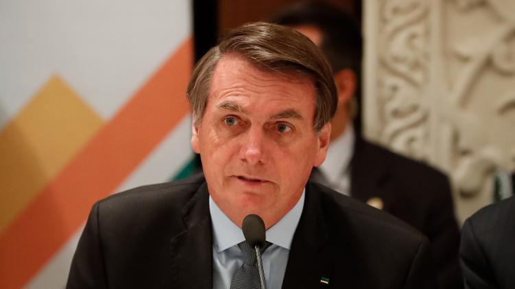 Bolsonaro diz que vai demitir secretário que usou avião da FAB