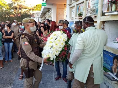 PM morto na Bahia é enterrado