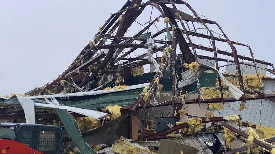 Cafeteria e ginásio de escola foram parcialmente destruídos por tornado - Springdale School District/Reprodução/Facebook