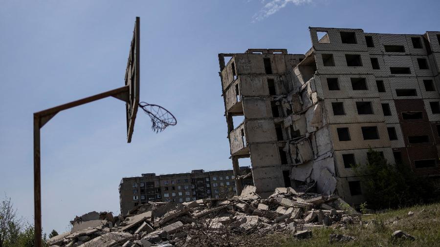 26.mai.2022 - Área de Kramatorsk, cidade da região de Donetsk, leste da Ucrânia, apresenta cenário de destruição em razão de ataques - Carlos Barria/Reuters