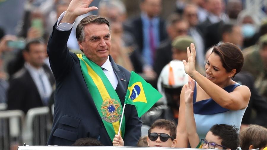 Jair Bolsonaro e a esposa, Michelle, participam do desfile em comemoração do 7 de Setembro em Brasília - 7.set.2022 - Wilton Júnior/Estadão Conteúdo