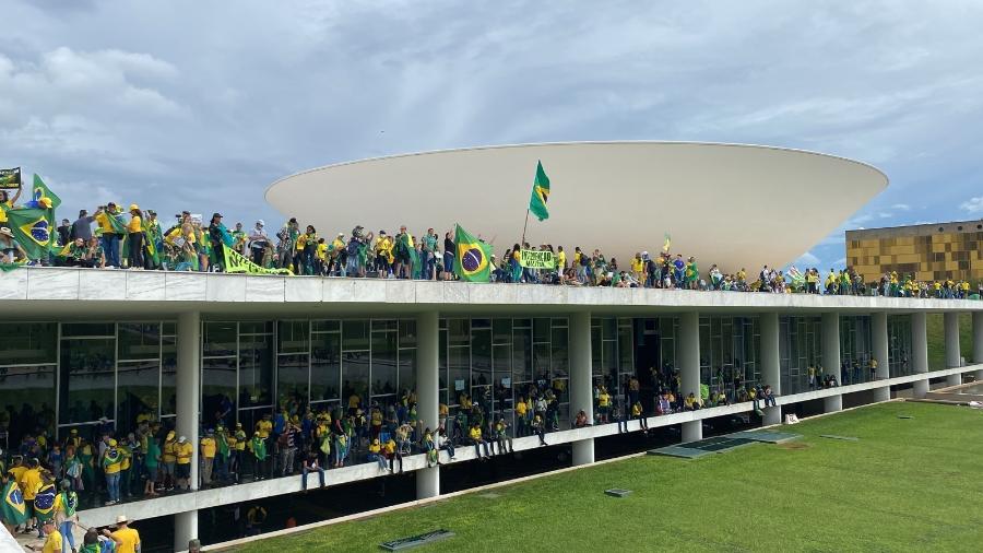 8.jan.2023 - Bolsonaristas invadem o prédio do Congresso Nacional, em Brasília - Letícia Casado/UOL