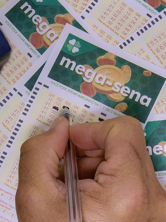 Mega-Sena: ninguém acerta e prêmio sobe para R$ 60 milhões; saiba como ter  mais chances de acertar as seis dezenas - Seu Dinheiro