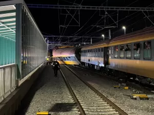 Colisão de trens deixa quatro mortos e dezenas de feridos na República Tcheca