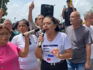 Chefe de campanha da opositora Corina transmite ao vivo sua detenção na Venezuela