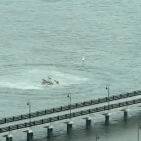 Helicóptero caiu no rio Hudson, em Nova York, nos Estados Unidos, nesta quinta-feira (10). Helicóptero caiu no rio Hudson, em Nova York, nos Estados Unidos, nesta quinta-feira (10).