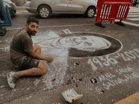 Artista faz desenho de Francisco nas ruas de Buenos Aires Artista faz desenho de Francisco nas ruas de Buenos Aires