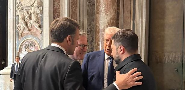 Reuniões de Macron em Roma levantam suspeita de influência em conclave