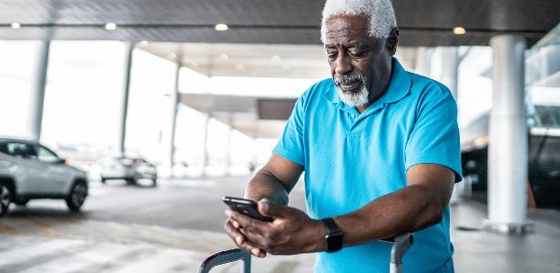 Letras maiores e menos telas: Uber agora tem modo sênior para ajudar idosos