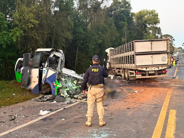 19.ago.2026 - Acidente deixou mortos na BR-373, no Paraná