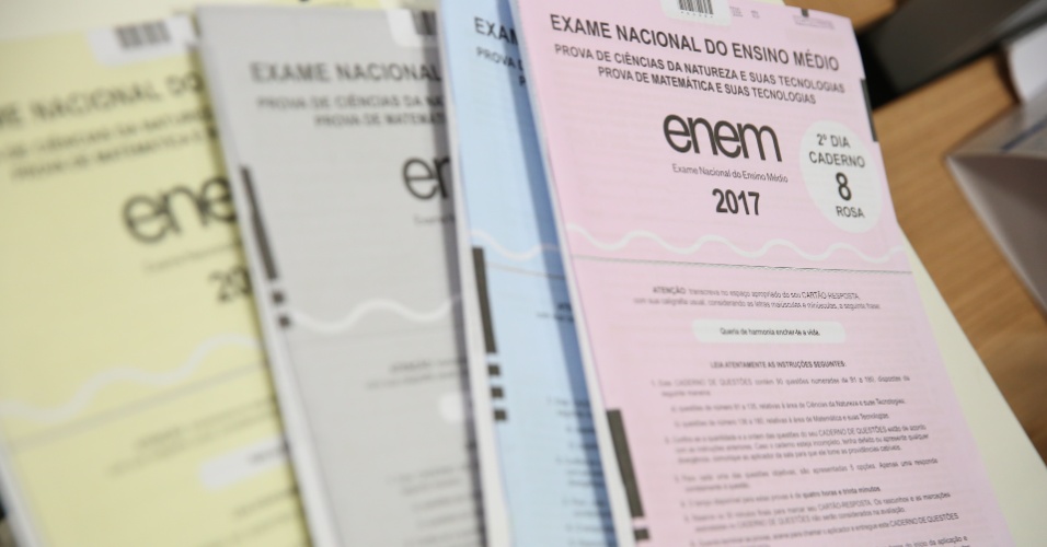5,5 milhões de inscrições confirmadas | Enem 2018 começa neste domingo; portões abrem às 12h e fecham às 13h