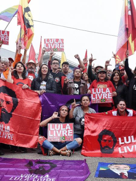 08nov2019--movimentacao-em-frente-a-sede-da-policia-federal-de-curitiba-pela-libertacao-do-ex-presidente-lula-nessa-sexta-feira-8-de-novembro-1573242651403_v2_450x600 Senado prepara resposta à decisão do Supremo; entenda a PEC da 2ª instância 08nov2019--movimentacao-em-frente-a-sede-da-policia-federal-de-curitiba-pela-libertacao-do-ex-presidente-lula-nessa-sexta-feira-8-de-novembro-1573242651403_v2_450x600 Senado prepara resposta à decisão do Supremo; entenda a PEC da 2ª instância