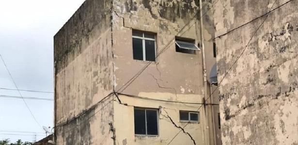 Mais de 40 mil pessoas afetadas | Defesa Civil interdita quarteirões em bairro que está afundando em Maceió