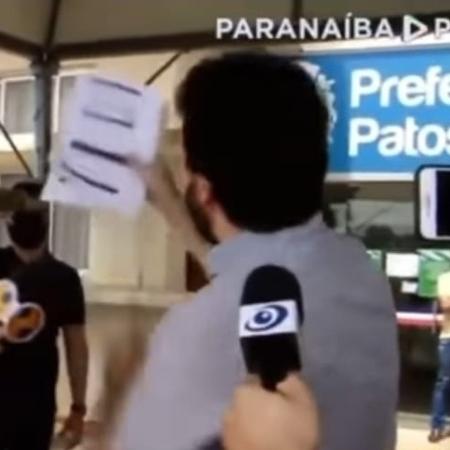 Prefeito em Patos de Minas bate boca com manifestantes que pediam a reabertura do comércio - Reprodução/TV Paranaíba/TV Record