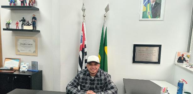 Autor de dossiê antifascista afaga Bolsonaro, mas quer distância de Eduardo - Vimarsana News