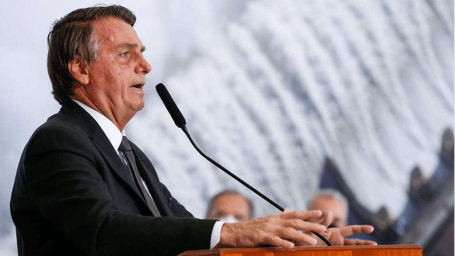 Problema intestinal de Bolsonaro pode estar relacionado com as cirurgias que ele realizou após sofrer a facada - Alan Santos/PR