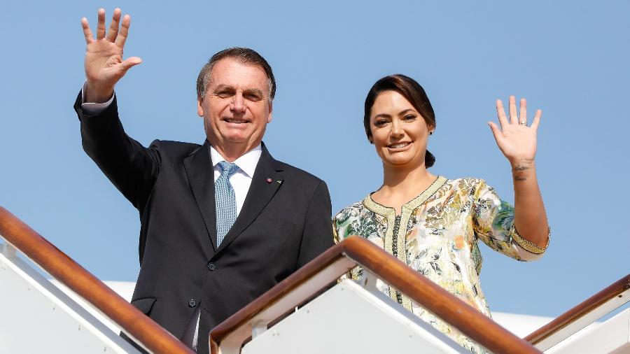 Jair Bolsonaro desembarca de avião ao lado da primeira-dama Michelle Bolsonaro - Alan Santos/PR