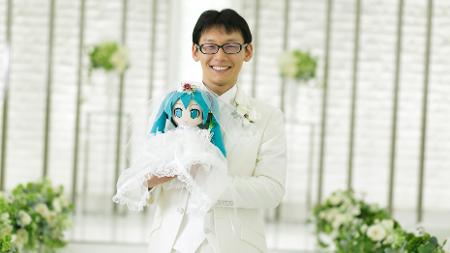 Homem que se casou com boneca no Japão fica viúvo após 'morte' de IA -  06/05/2022 - UOL TILT