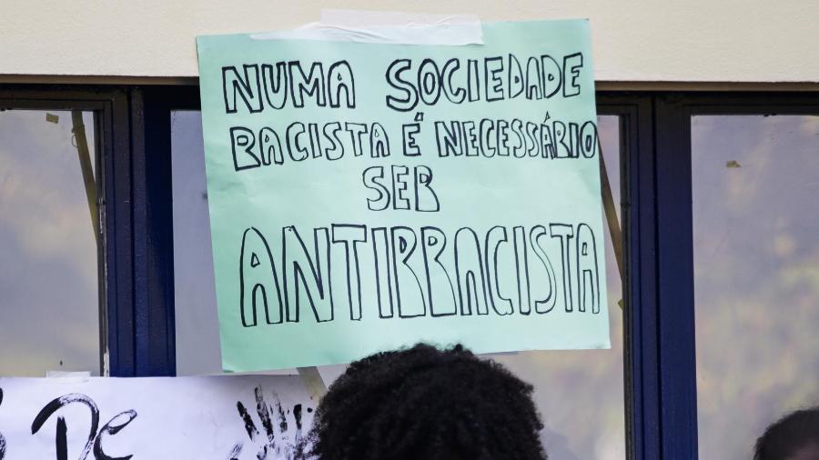 10.mai.2022 - Protesto contra racismo na Universidade Federal de Santa Maria (RS) - RENAN MATTOS/FUTURA PRESS/FUTURA PRESS/ESTADÃO CONTEÚDO