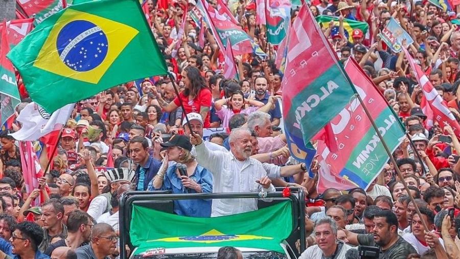 O ex-presidente Lula (PT) em caminhada em Belo Horizonte - Ricardo Stuckert