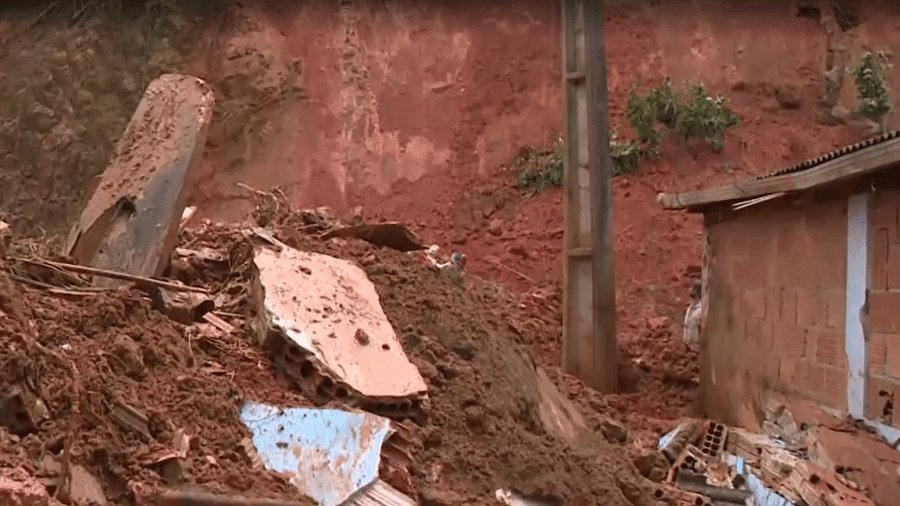 Chuva provoca deslizamento de terra em Caparaó no Espírito Santo - Reprodução/TV Globo