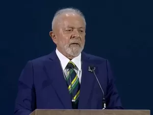 Lula ataca potências que 'lucram com guerra' e fala em reduzir petróleo