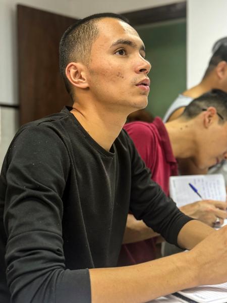 Mohammed Yahya agora faz aulas de português e sonha em conseguir um trabalho formal no país Mohammed Yahya agora faz aulas de português e sonha em conseguir um trabalho formal no país