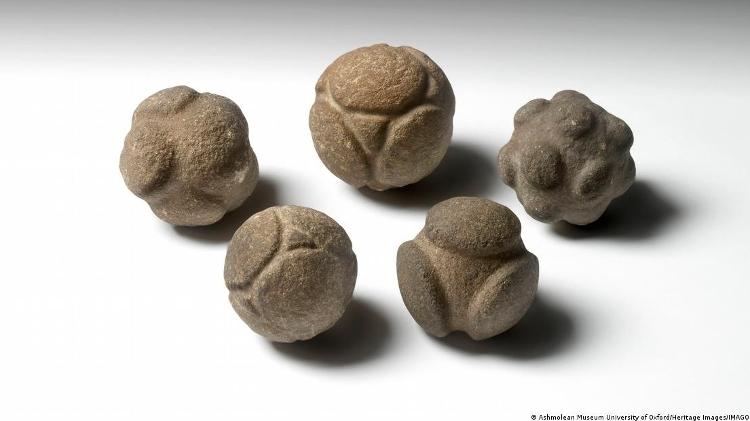 Várias teorias circundam as bolas de pedra talhada da Escócia