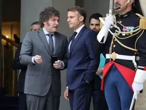 Macron recebe Milei na França após polêmica sobre cânticos racistas