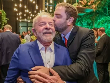 Filho de Lula posta comparação ironizando cirurgias de Bolsonaro