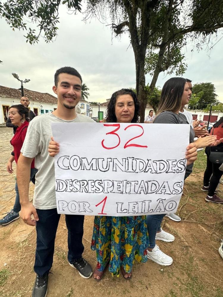 Protesto em Paraty contra a venda de 49 lotes de terra na cidade Protesto em Paraty contra a venda de 49 lotes de terra na cidade