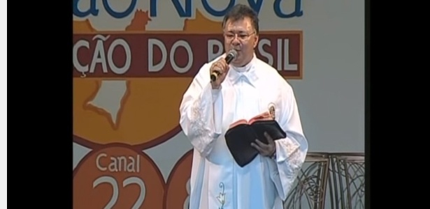 O padre Moacir Anastácio em imagem de reprodução - Reprodução YouTube