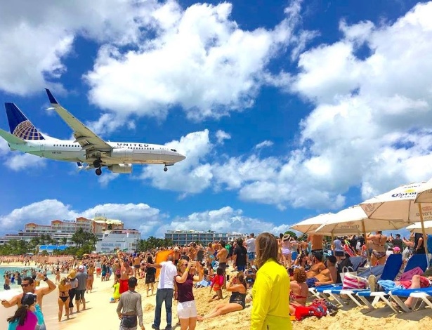 Além das lindas praias, aviões também são atrações turísticas em Saint Maarten - Divulgação/ Princess Juliana International Airport