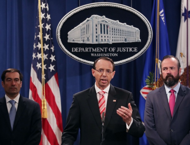 Rod Rosenstein (centro), vice-secretário de Justiça e procurador-geral adjunto dos EUA - Chip Somodevilla/Getty Images/AFP