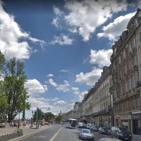 Quai Voltaire, em Paris, onde aconteceu o acidente. - Reprodução/Google Maps