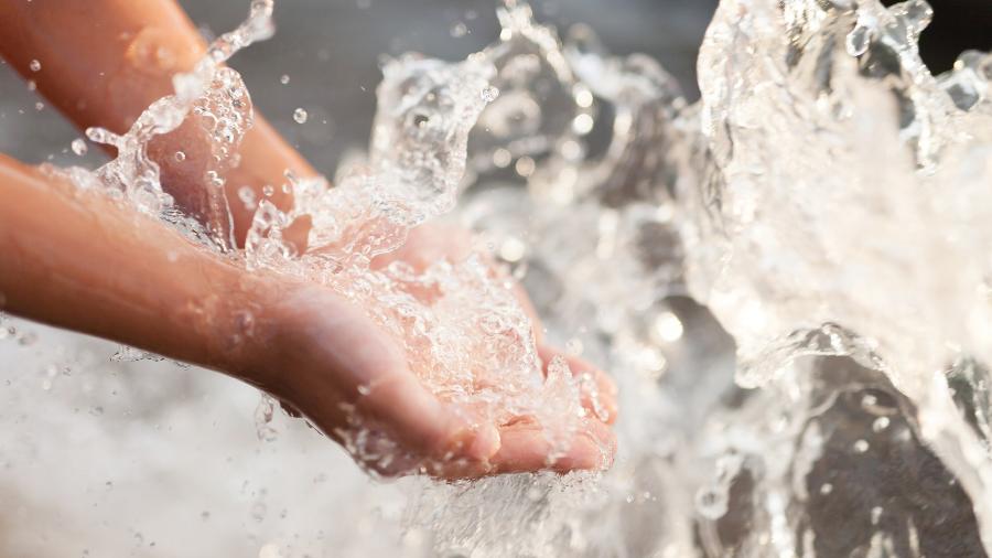 No país, milhares de crianças são internadas por falta de saneamento básico, como coleta de esgoto e acesso a água tratada No país, milhares de crianças são internadas por falta de saneamento básico, como coleta de esgoto e acesso a água tratada